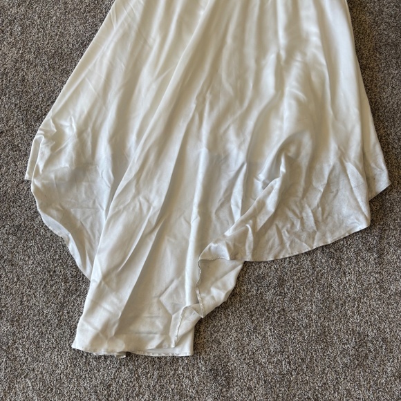 Pearl satin wedding dress - Picture 4 of 8